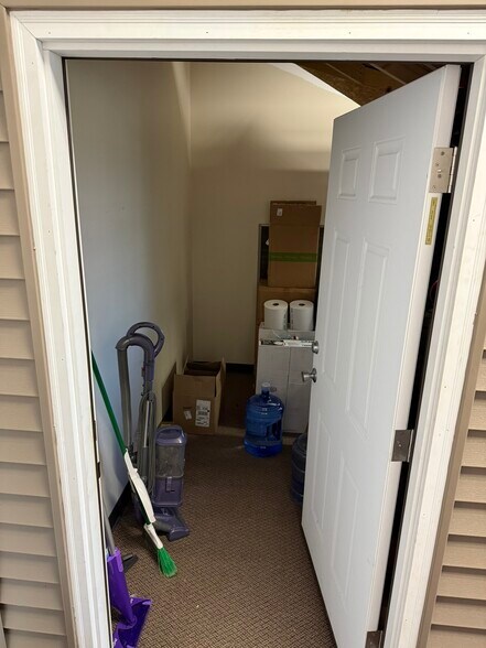 More Photos Of 4131-4133 N Perryville Rd, Loves Park Storefront Retail Office For Lease