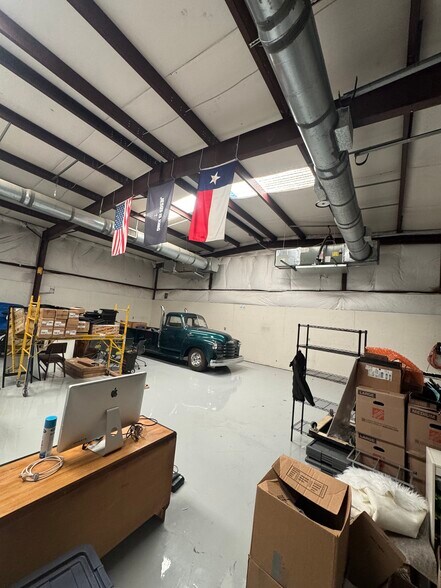 More Photos Of 300 W Broadway St, Prosper Warehouse For Lease