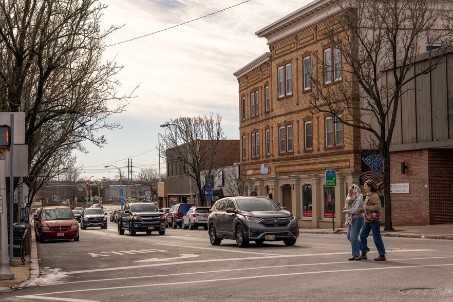 More Photos Of 24 Main St, Toms River Bank For Lease