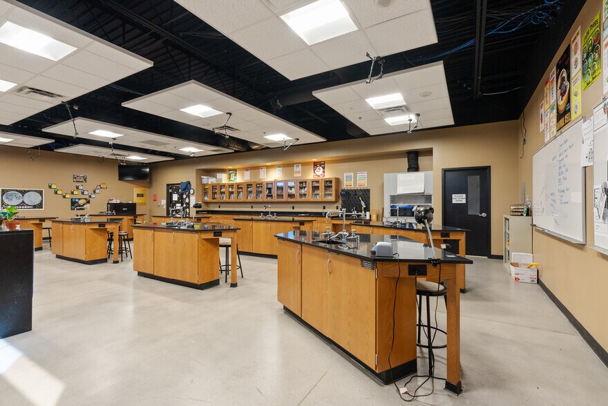 More Photos Of 10215 N 43rd Ave, Phoenix Schools For Sale