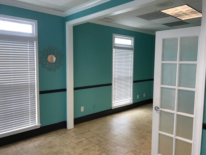 More Photos Of 7961 Hwy 92, Woodstock Medical For Lease