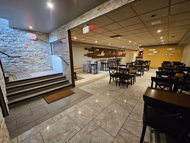 More Photos Of 3313 30 Av, Vernon Restaurant For Sale