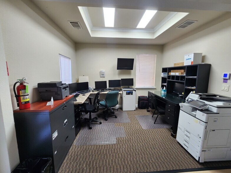 More Photos Of 2125 Martin Dr, Bedford Medical For Sale