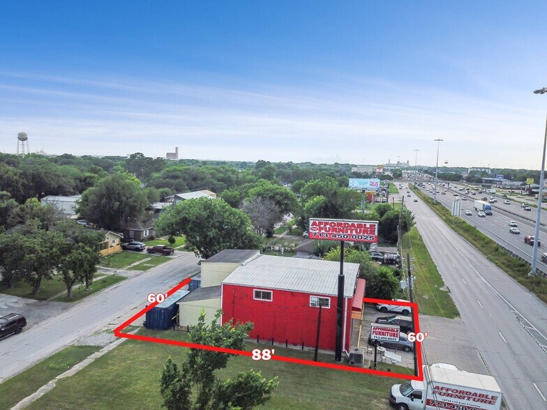 More Photos Of 10722 E I-10 Fwy, Houston Freestanding For Sale