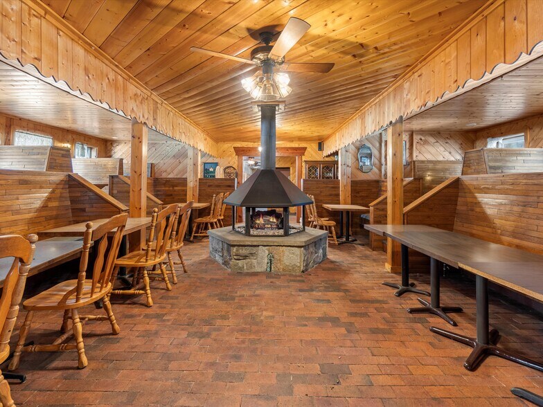 More Photos Of 900 S Highway 39, Huntsville Restaurant For Sale