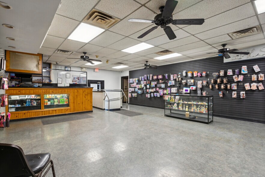 More Photos Of 1900 S Christopher Columbus Blvd, Philadelphia Freestanding For Sale