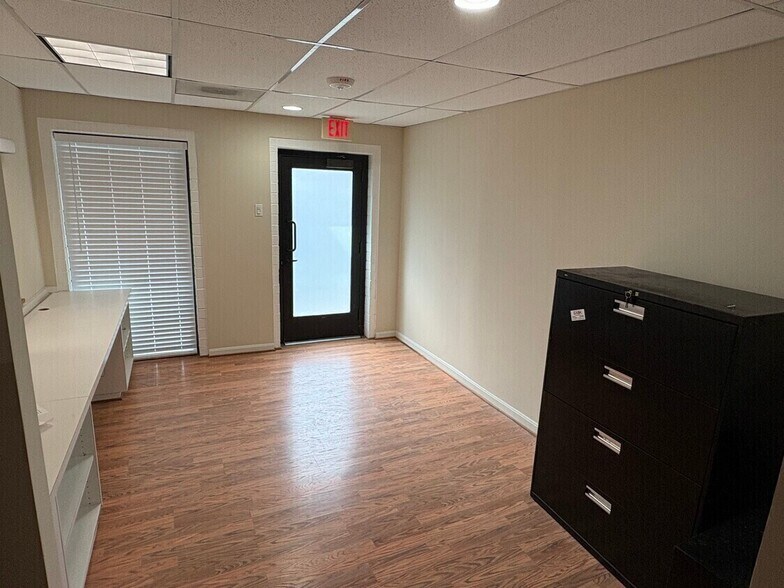 More Photos Of 6116 Rolling Rd, Springfield Medical For Sale