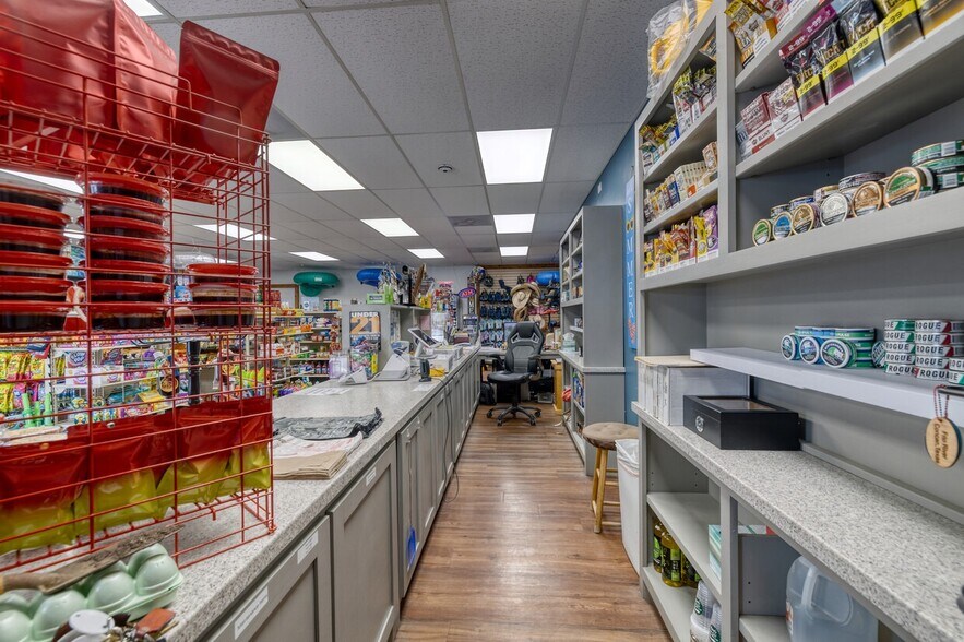 More Photos Of 49 Encino Dr, Concan Convenience Store For Sale