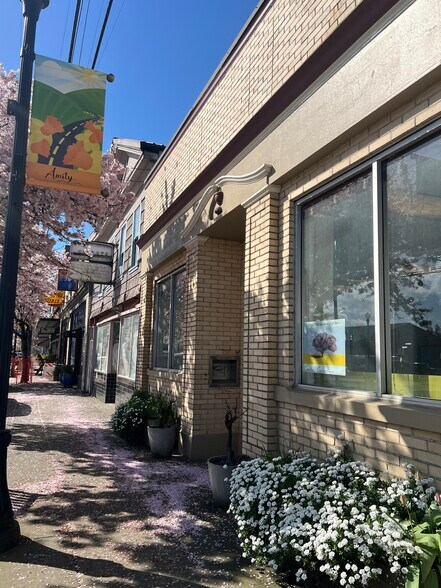 More Photos Of 502 Trade St, Amity Freestanding For Sale