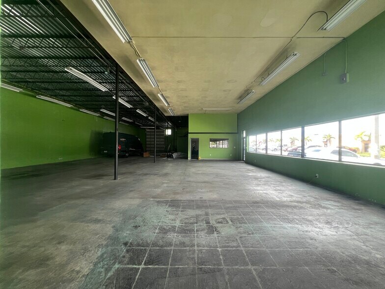 More Photos Of 4020 NE 6th Ave, Oakland Park Warehouse For Lease