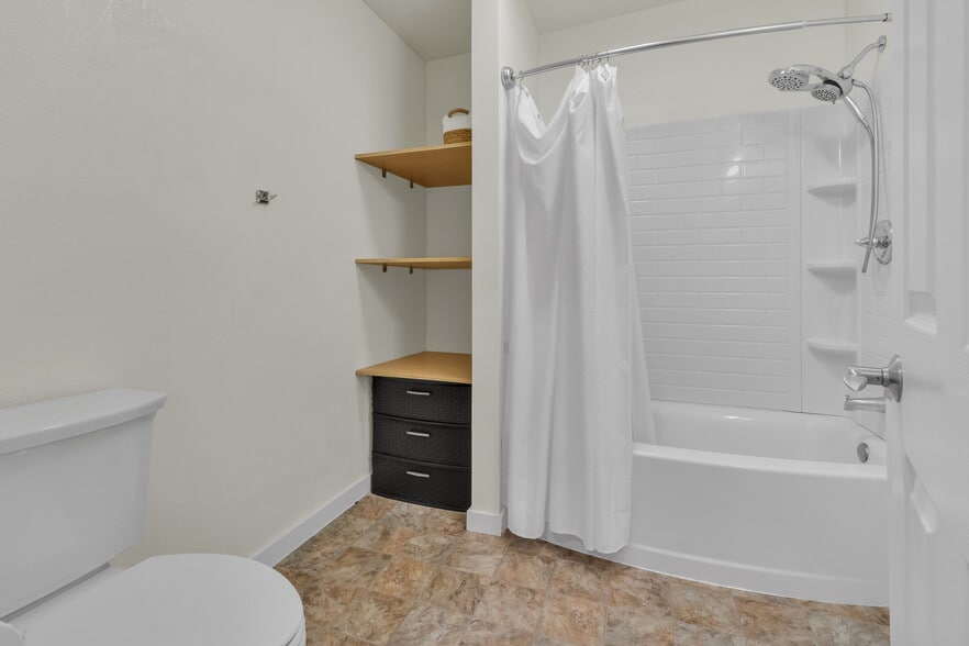 More Photos Of 1338 D St, Ramona Office For Sale