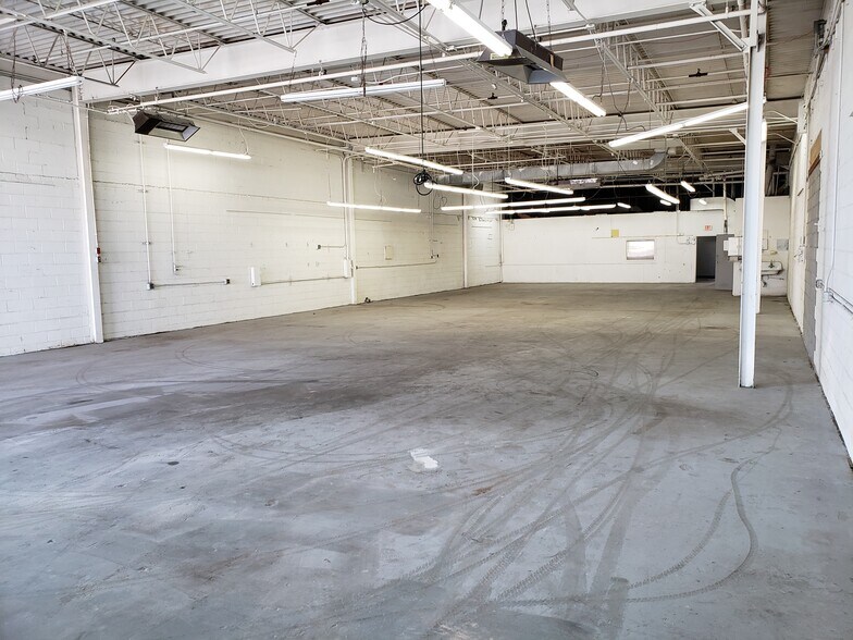 More Photos Of 174-180 Miller Pl, Hicksville Warehouse For Lease