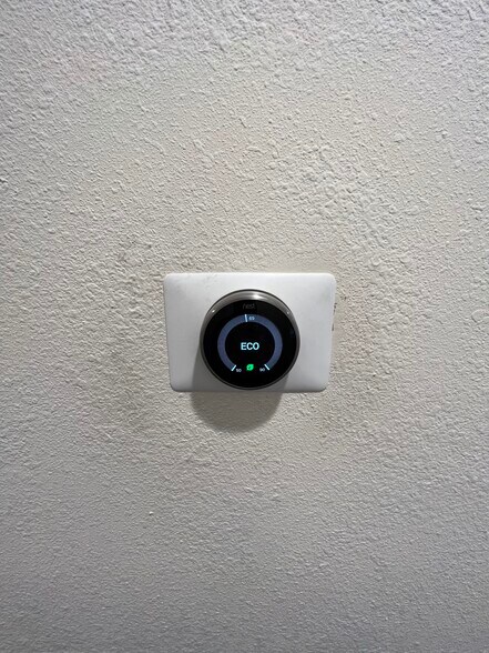 More Photos Of 225 N Highway 91, Summit Service For Lease