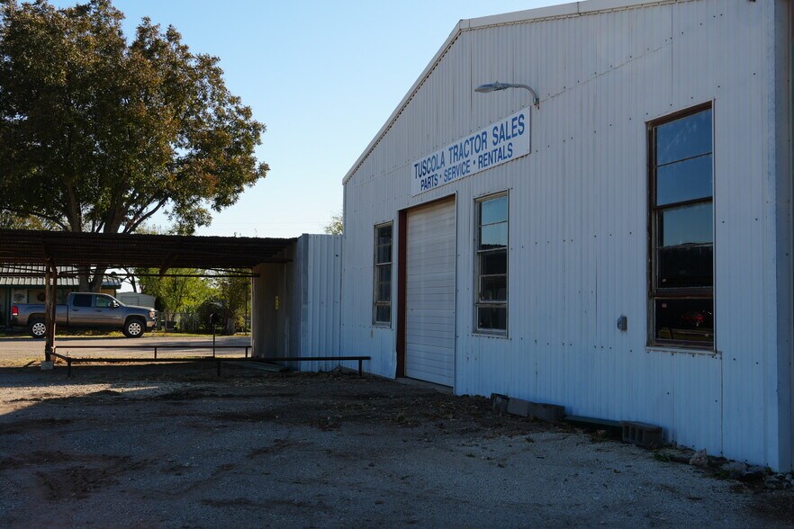 More Photos Of 835 Garza Ave, Tuscola Warehouse For Sale