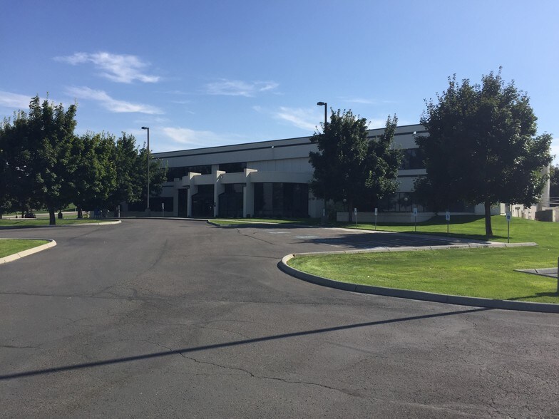 Primary Photo Of 1009 N Center Pky, Kennewick Office For Lease