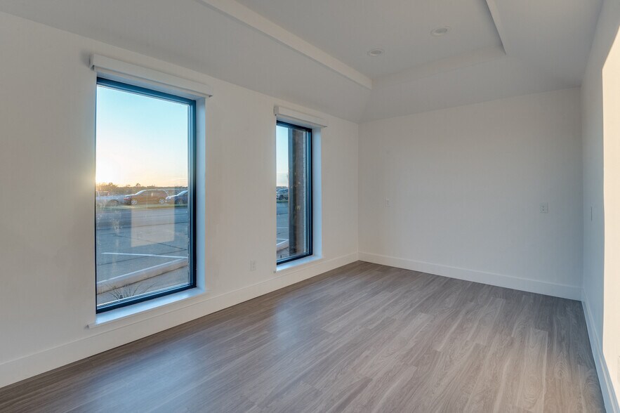 More Photos Of 6550 Lemmon Ave, Dallas Storefront Retail Office For Lease