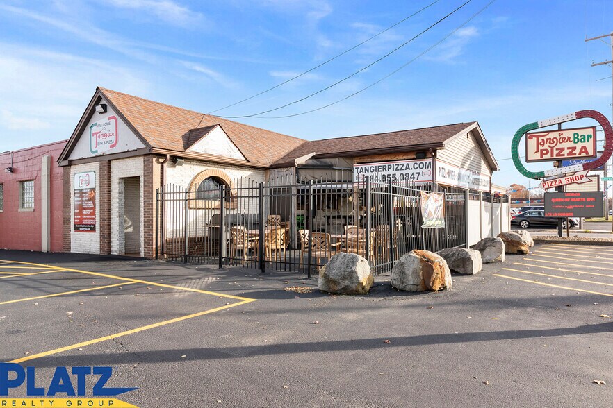 Primary Photo Of 880 Youngstown Poland Rd, Struthers Restaurant For Sale