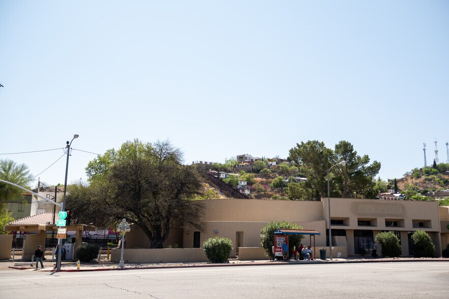 More Photos Of 112 N Grand Ave, Nogales General Retail For Sale