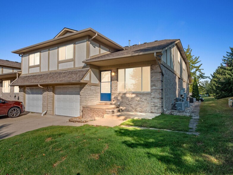 More Photos Of 38227 Schoenherr Rd, Sterling Heights Apartments For Sale