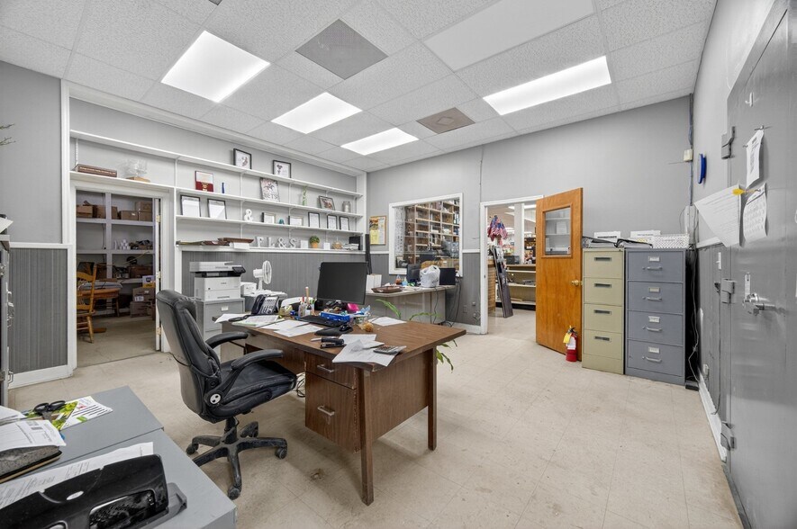More Photos Of 1404 Washington St W, Fayetteville Warehouse For Sale