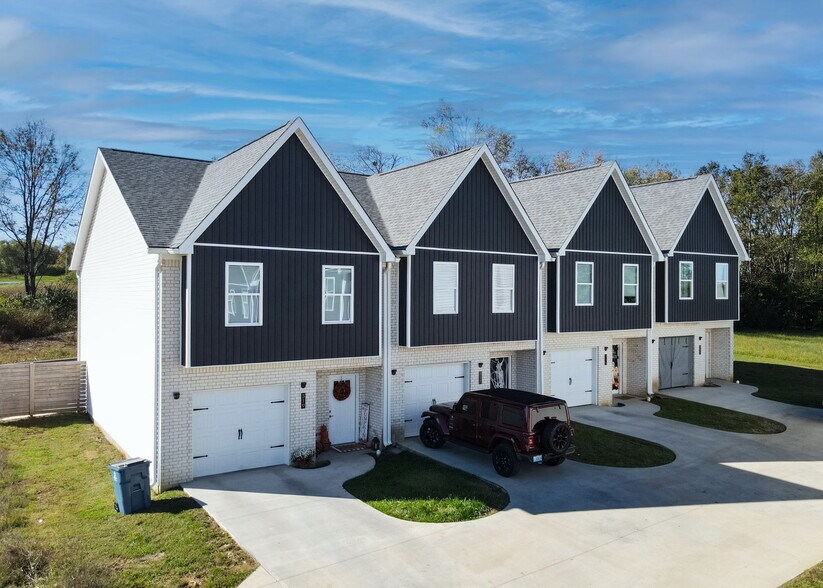 More Photos Of 304 Robert M Green Dr, Frankfort Apartments For Sale