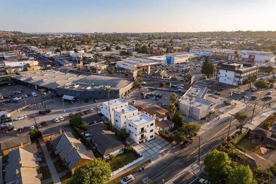 More Photos Of 6082 W 18th St, Los Angeles Apartments For Sale