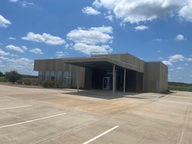 More Photos Of 2410 W Grant Ave, Pauls Valley Medical For Sale