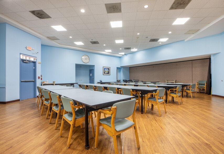 More Photos Of 5000 Nob Hill Rd, Sunrise Assisted Living For Sale