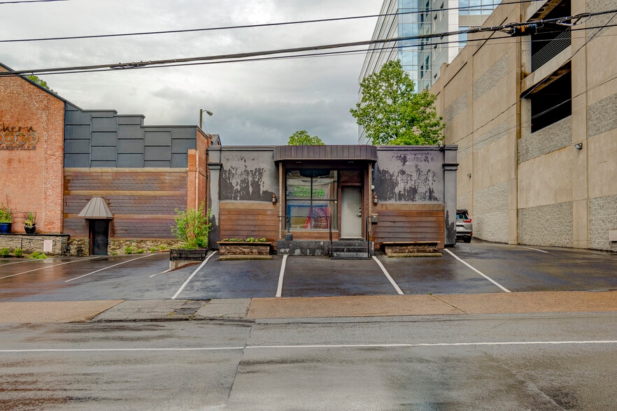 More Photos Of 114-116 17th Ave S, Nashville Office For Sale