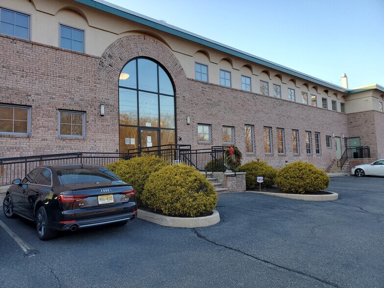 More Photos Of 150 S Pearl St, Pearl River Medical For Sale