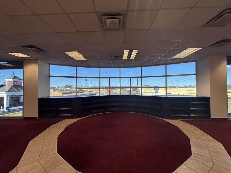 More Photos Of 110 Holiday Dr, Macon-Bibb Medical For Sale