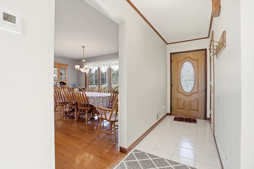 More Photos Of 120 Milford Hill Ln, Milford Flex For Sale