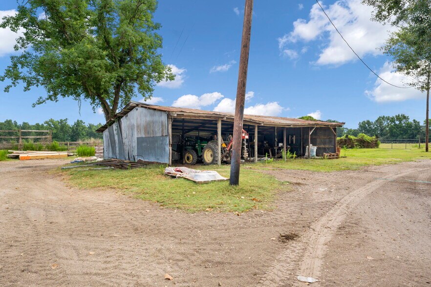 More Photos Of 14630 Hwy 105, Cleveland Land For Sale