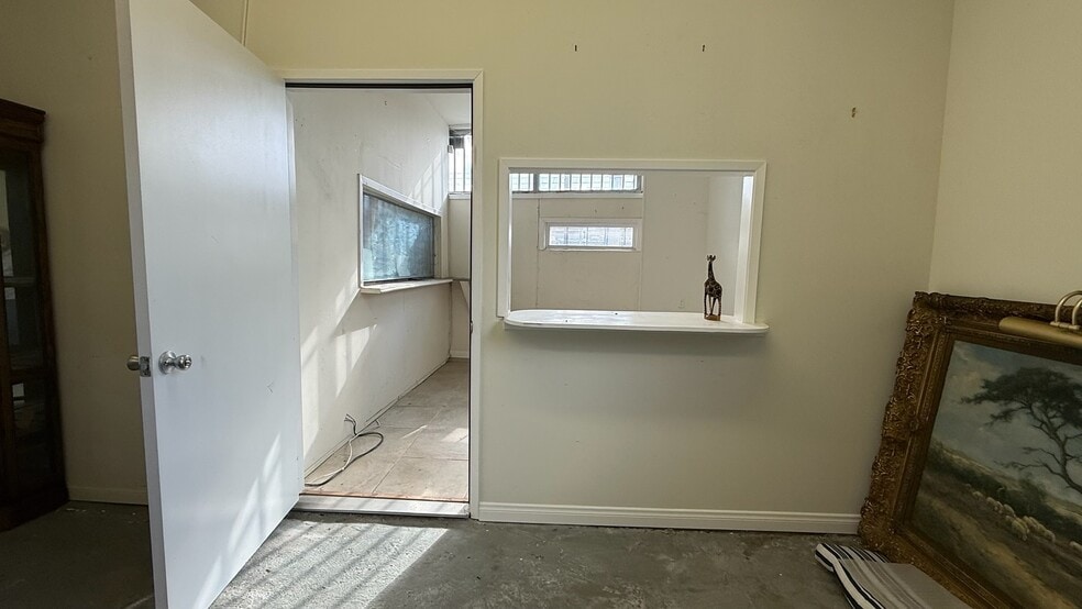 More Photos Of 4625 Exposition Blvd, Los Angeles Storefront For Lease