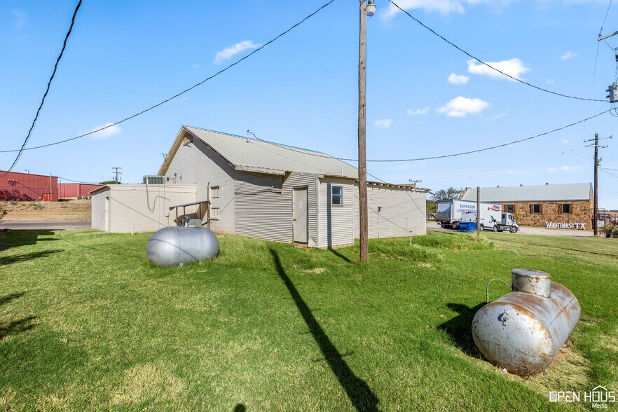 More Photos Of 18847 US-281, Windthorst Storefront Retail Office For Sale