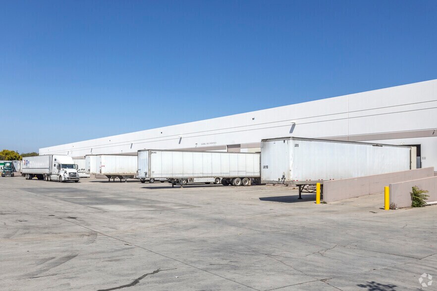 More Photos Of 9654 Siempre Viva Rd, San Diego Unknown For Lease