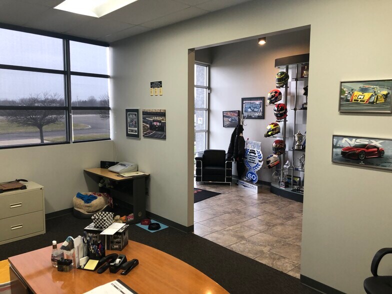 More Photos Of 114 Venture Dr, Pataskala Warehouse For Lease