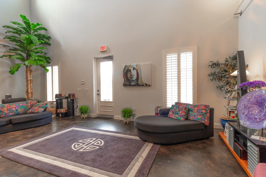 More Photos Of 8780 Perimeter Park Ct, Jacksonville Storefront Retail Office For Lease