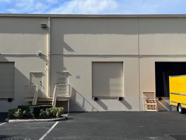 More Photos Of 6600-6626 Kingspointe Pky, Orlando Distribution For Lease