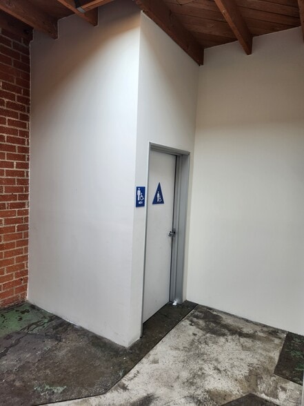 More Photos Of 2234 Barry Ave, Los Angeles Warehouse For Lease