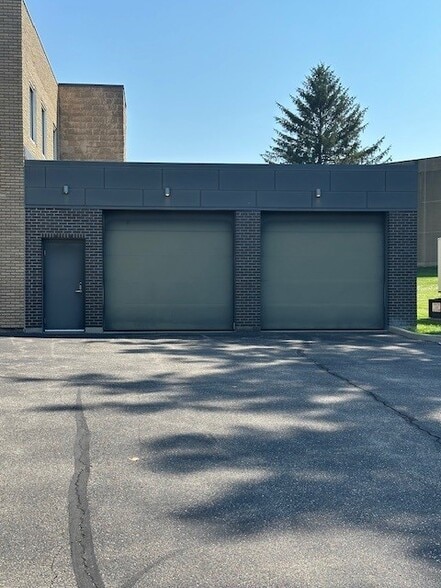 More Photos Of 6450 Sand Lake Rd, Dayton Office For Sale