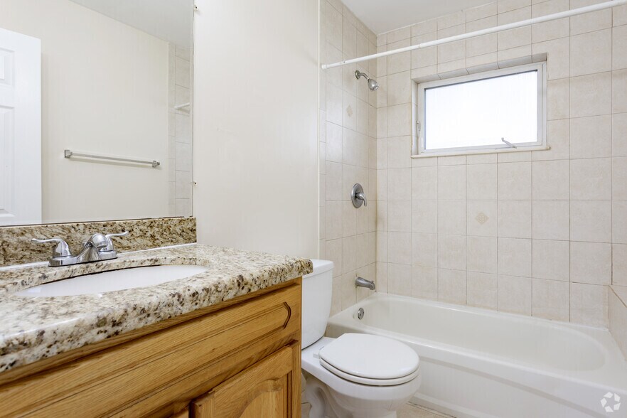 More Photos Of 900-902 SE 1st St, Pompano Beach Apartments For Sale