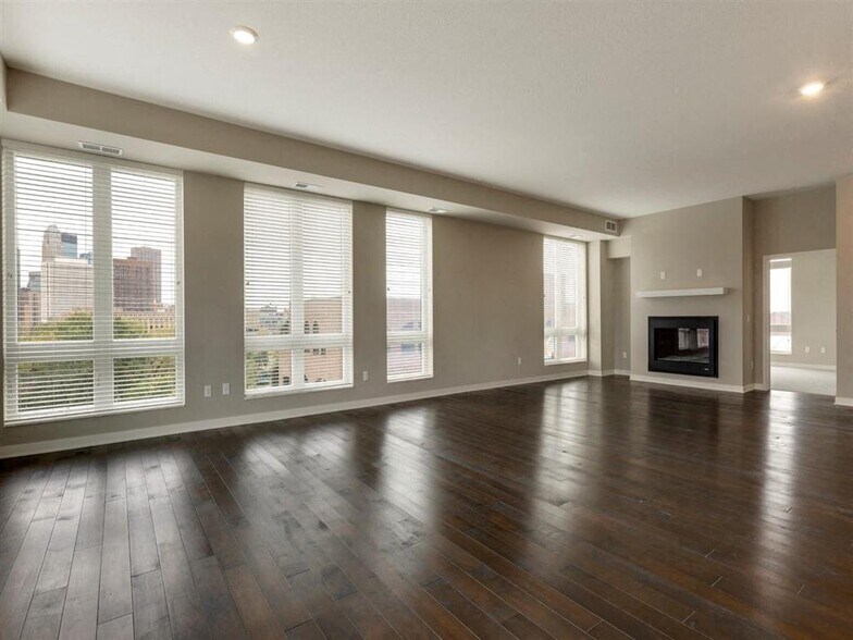 More Photos Of 10 2nd St SE, Minneapolis Apartments For Lease