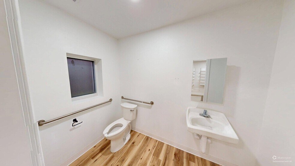 More Photos Of 400 W Cervantes St, Pensacola Flex For Lease
