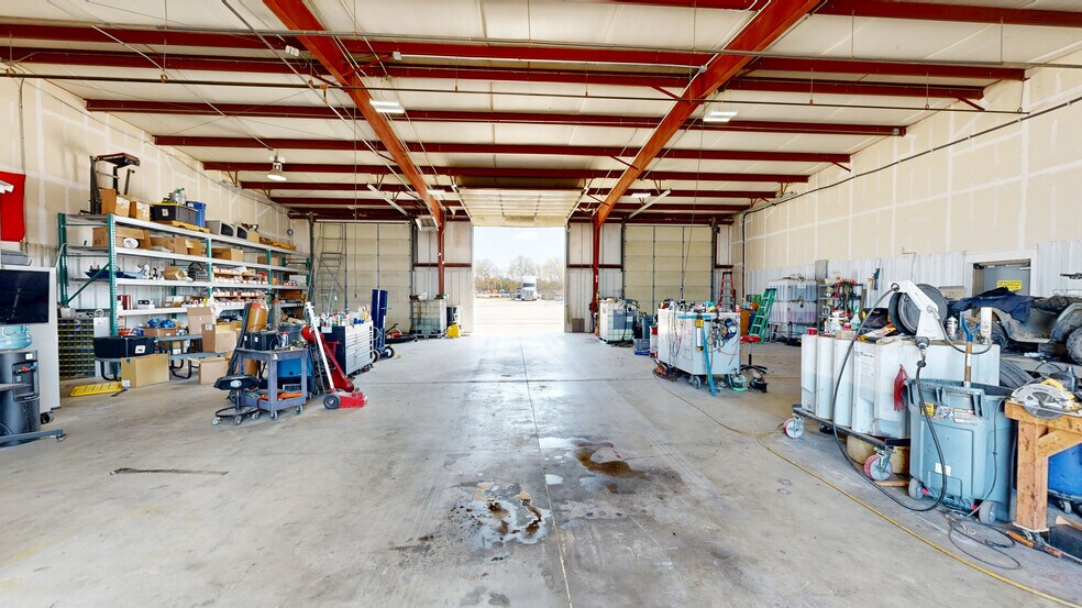 More Photos Of 1695 Electric Ave, Springdale Warehouse For Lease