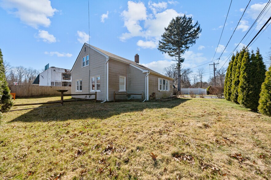 More Photos Of 2815 Montauk Hwy, Brookhaven General Retail For Sale