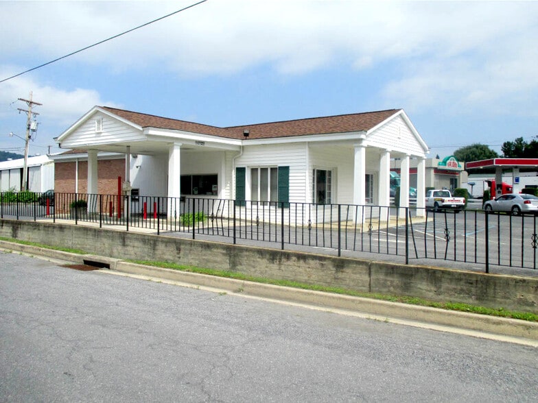 Primary Photo Of 155 N Richard St, Bedford Bank For Lease