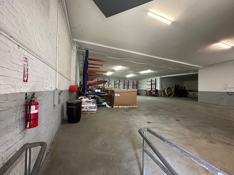 More Photos Of 651 Timpson Plz, Bronx Industrial For Lease