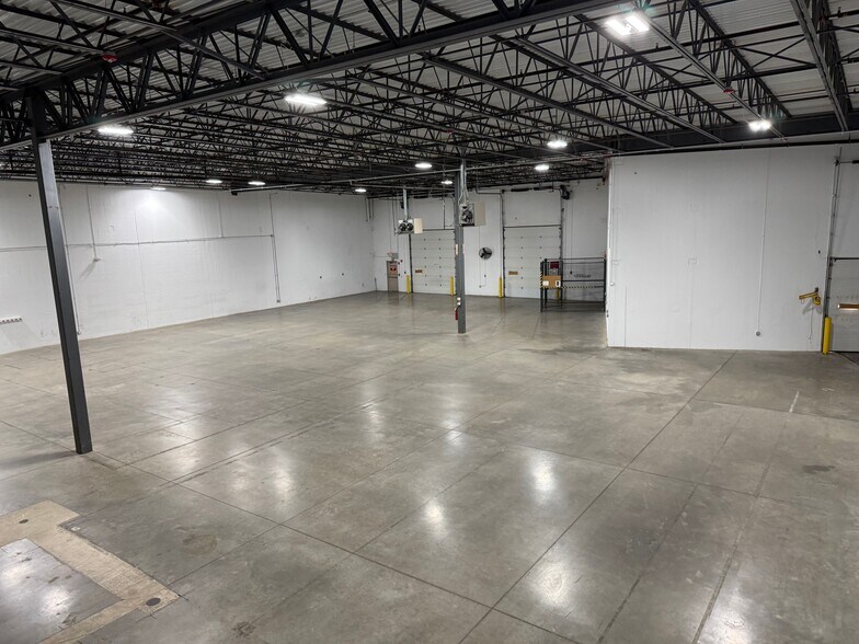 More Photos Of 1605 Rock Creek Blvd, Joliet Distribution For Lease