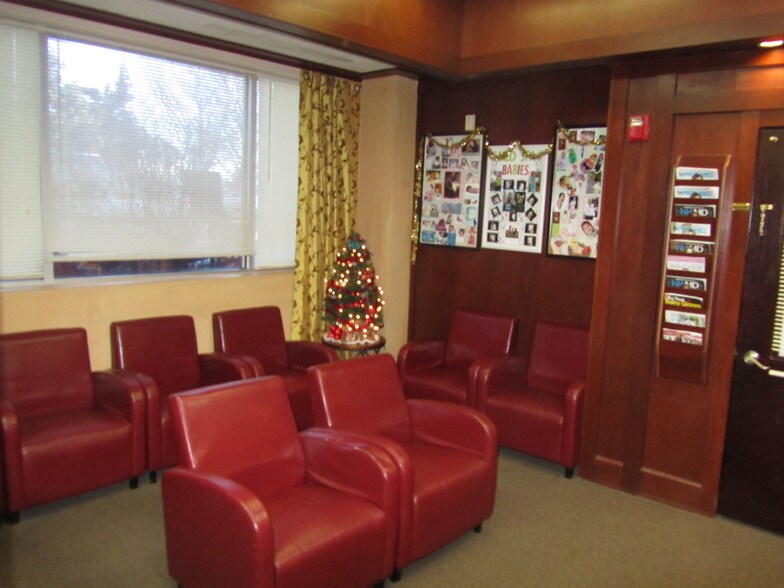 More Photos Of 1 Tiffany Pt, Bloomingdale Medical For Lease